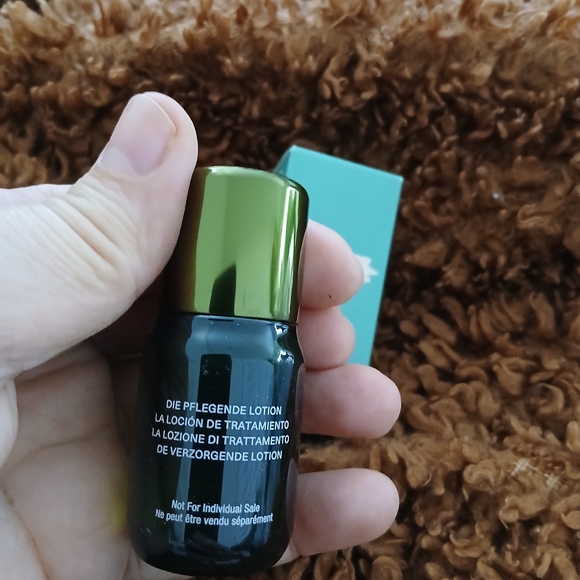 La Mer The Treatment Lotion - Green and White - Picture 3 of 4